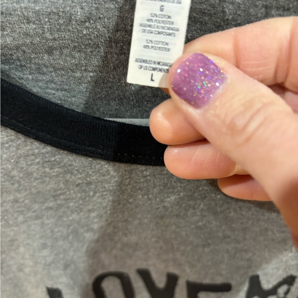 Love Me‎ Like Jesus Does Tee - Picture 4 of 4